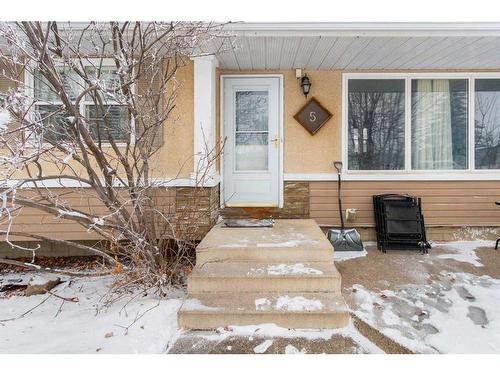 5 Mcleod Crescent, Olds, AB - Outdoor