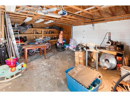 5 Mcleod Crescent, Olds, AB - Indoor Photo Showing Garage