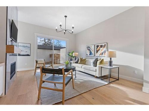 3019 36 Street Sw, Calgary, AB - Indoor Photo Showing Living Room