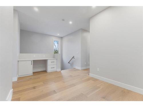 3019 36 Street Sw, Calgary, AB - Indoor Photo Showing Other Room