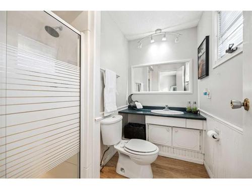 739 Queensland Drive Se, Calgary, AB - Indoor Photo Showing Bathroom