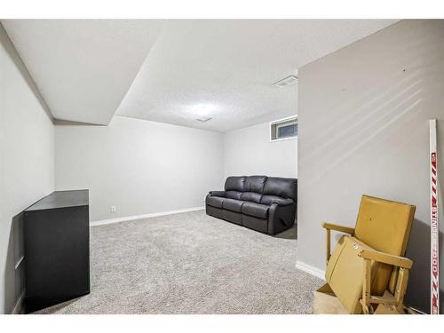 739 Queensland Drive Se, Calgary, AB - Indoor