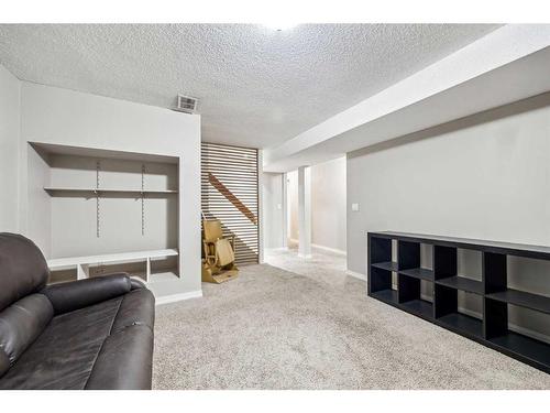 739 Queensland Drive Se, Calgary, AB - Indoor