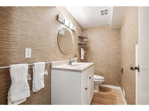 739 Queensland Drive Se, Calgary, AB - Indoor Photo Showing Bathroom