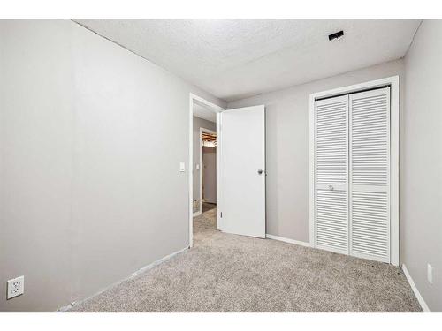 739 Queensland Drive Se, Calgary, AB - Indoor