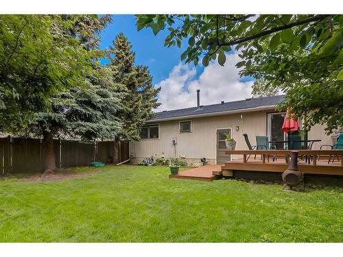 739 Queensland Drive Se, Calgary, AB - Outdoor With Deck Patio Veranda With Backyard