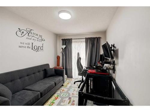 158 Cityscape Boulevard Ne, Calgary, AB - Indoor Photo Showing Living Room