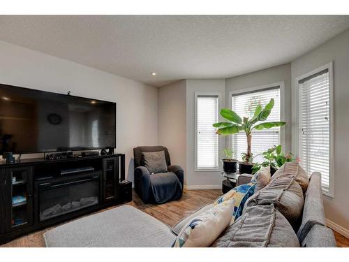 158 Cityscape Boulevard Ne, Calgary, AB - Indoor Photo Showing Living Room