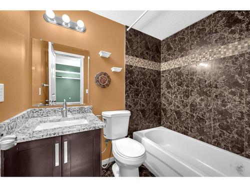 44-1515 Falconridge Drive Ne, Calgary, AB - Indoor Photo Showing Bathroom