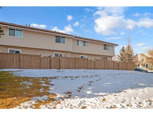 44-1515 Falconridge Drive Ne, Calgary, AB - Outdoor