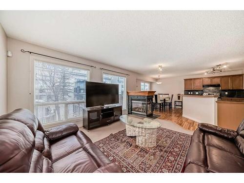 45 Everhollow Park Sw, Calgary, AB - Indoor Photo Showing Living Room