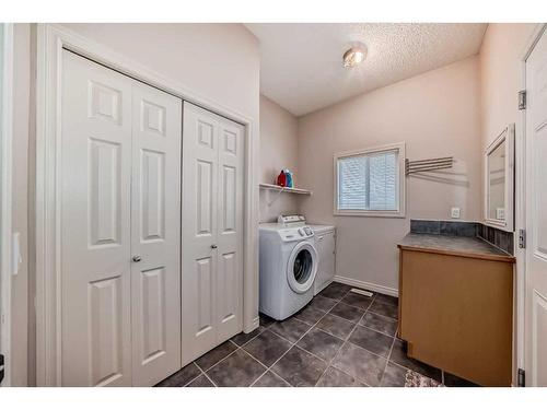 45 Everhollow Park Sw, Calgary, AB - Indoor Photo Showing Laundry Room