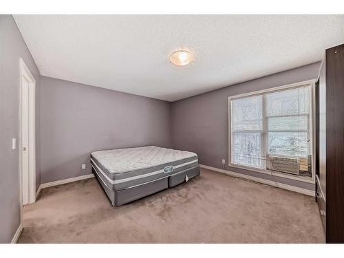 45 Everhollow Park Sw, Calgary, AB - Indoor Photo Showing Bedroom