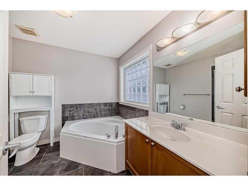 45 Everhollow Park Sw, Calgary, AB - Indoor Photo Showing Bathroom