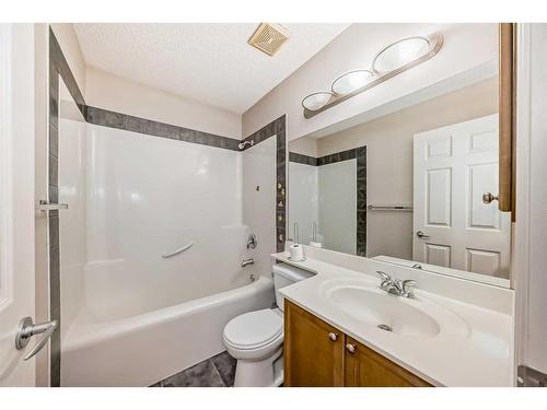 45 Everhollow Park Sw, Calgary, AB - Indoor Photo Showing Bathroom