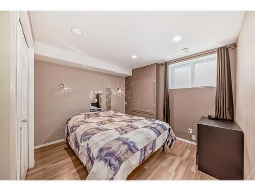 45 Everhollow Park Sw, Calgary, AB - Indoor Photo Showing Bedroom