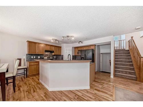 45 Everhollow Park Sw, Calgary, AB - Indoor Photo Showing Kitchen