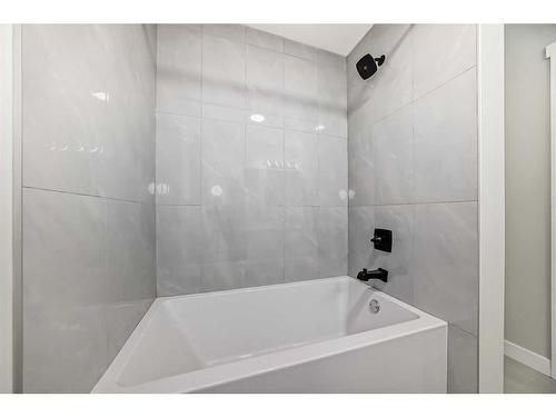 213 Sherwood Lane Nw, Calgary, AB - Indoor Photo Showing Bathroom