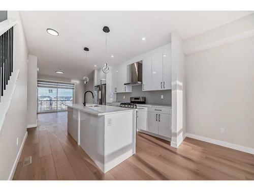 213 Sherwood Lane Nw, Calgary, AB - Indoor Photo Showing Kitchen With Upgraded Kitchen