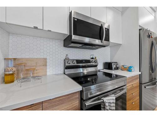 906-10060 46 Street Ne, Calgary, AB - Indoor Photo Showing Kitchen With Stainless Steel Kitchen