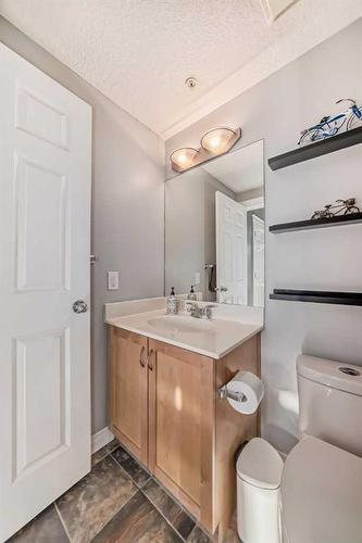 301-4 Hemlock Crescent Sw, Calgary, AB - Indoor Photo Showing Bathroom