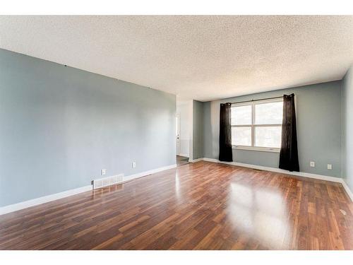 4851 Mardale Road Ne, Calgary, AB - Indoor Photo Showing Other Room