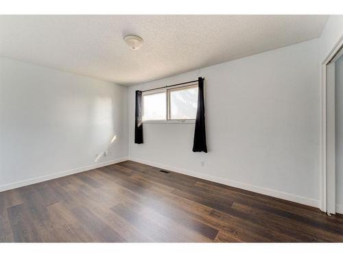 4851 Mardale Road Ne, Calgary, AB - Indoor Photo Showing Other Room