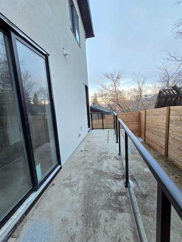 2518 16 Street Sw, Calgary, AB - Indoor Photo Showing Kitchen With Upgraded Kitchen