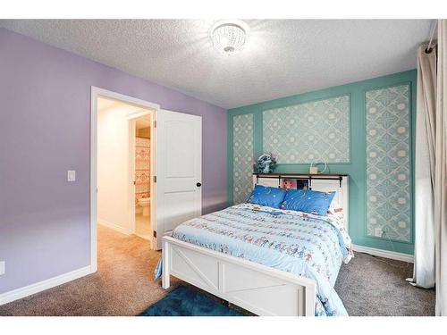 50 Riviera View, Cochrane, AB - Indoor Photo Showing Bedroom