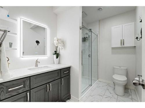 50 Riviera View, Cochrane, AB - Indoor Photo Showing Bathroom