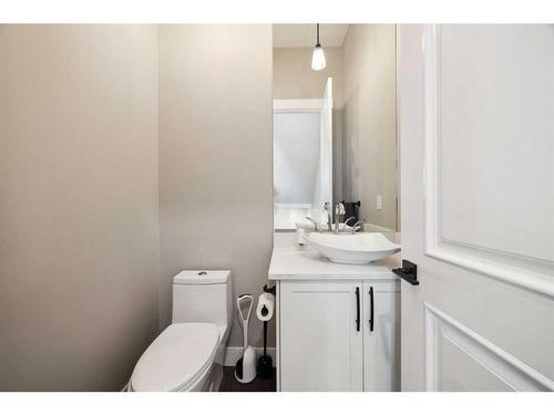 2114 Victoria Crescent Nw, Calgary, AB - Indoor Photo Showing Bathroom