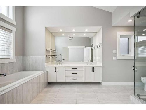 2114 Victoria Crescent Nw, Calgary, AB - Indoor Photo Showing Bathroom