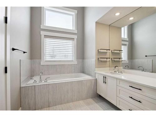 2114 Victoria Crescent Nw, Calgary, AB - Indoor Photo Showing Bathroom