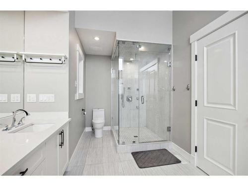 2114 Victoria Crescent Nw, Calgary, AB - Indoor Photo Showing Bathroom