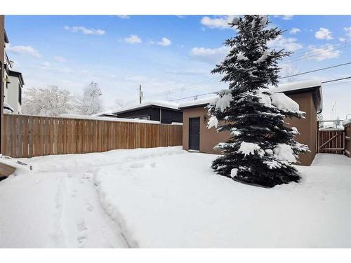 2114 Victoria Crescent Nw, Calgary, AB - Outdoor