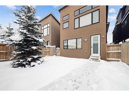 2114 Victoria Crescent Nw, Calgary, AB - Outdoor