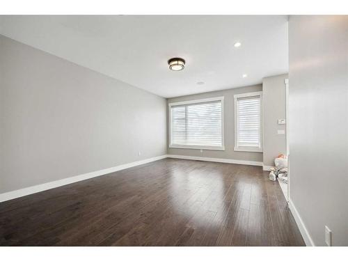 2114 Victoria Crescent Nw, Calgary, AB - Indoor Photo Showing Other Room