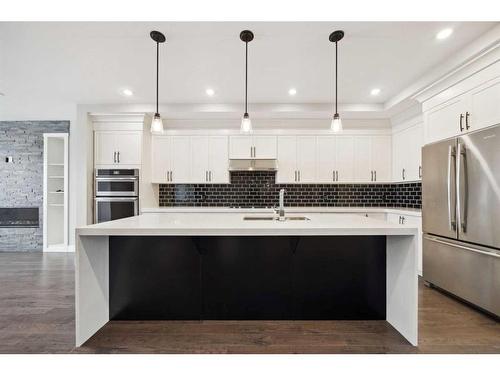 2114 Victoria Crescent Nw, Calgary, AB - Indoor Photo Showing Kitchen With Upgraded Kitchen