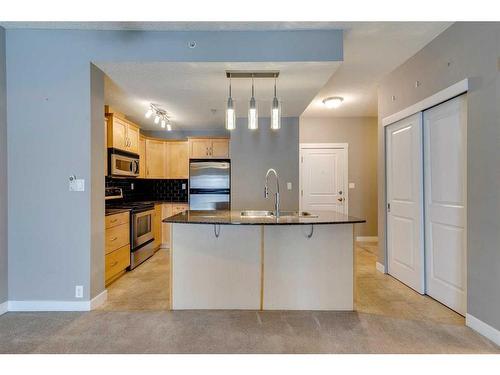 1104-5605 Henwood Street Sw, Calgary, AB - Indoor Photo Showing Kitchen With Upgraded Kitchen