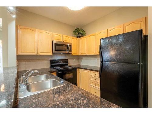 406-881 15 Avenue Sw, Calgary, AB - Indoor Photo Showing Kitchen With Double Sink