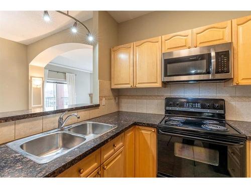 406-881 15 Avenue Sw, Calgary, AB - Indoor Photo Showing Kitchen With Double Sink