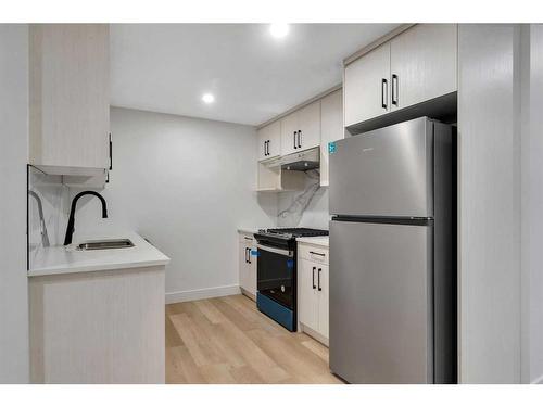 179 Sandpiper Park, Chestermere, AB - Indoor Photo Showing Kitchen