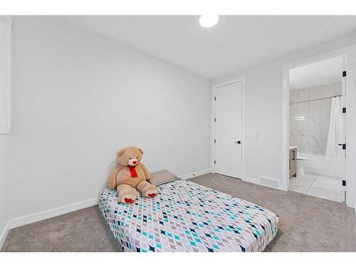 177 Saddlelake Terrace Ne, Calgary, AB - Indoor Photo Showing Bedroom