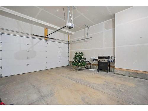 177 Saddlelake Terrace Ne, Calgary, AB - Indoor Photo Showing Garage