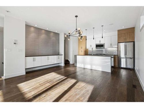 1-836 Mcpherson Road Ne, Calgary, AB - Indoor Photo Showing Kitchen With Stainless Steel Kitchen With Upgraded Kitchen