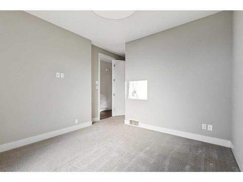 1-836 Mcpherson Road Ne, Calgary, AB - Indoor Photo Showing Other Room