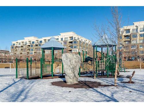 1-836 Mcpherson Road Ne, Calgary, AB - Outdoor