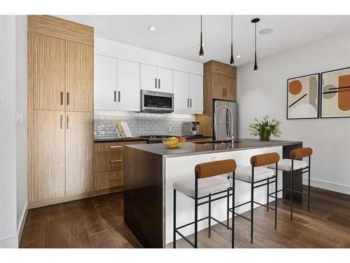 1-836 Mcpherson Road Ne, Calgary, AB - Indoor Photo Showing Kitchen With Stainless Steel Kitchen With Upgraded Kitchen