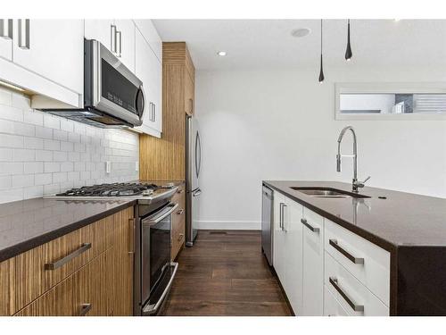 1-836 Mcpherson Road Ne, Calgary, AB - Indoor Photo Showing Kitchen With Double Sink With Upgraded Kitchen