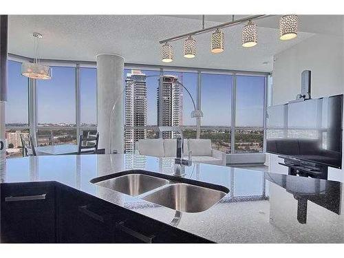 2405-225 11 Avenue Se, Calgary, AB - Indoor Photo Showing Kitchen With Double Sink